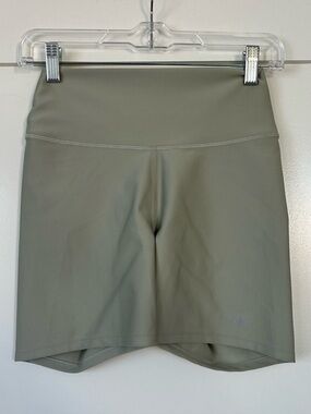 Alo Yoga 5” Airlift Energy Short Green Size Small